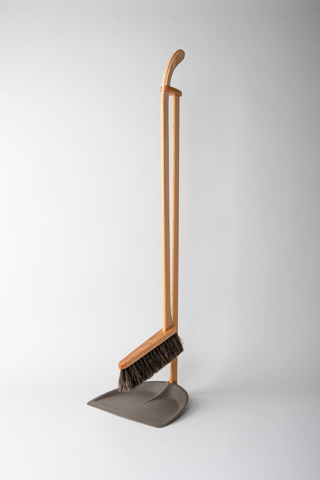 Dust Pan and Brush Stand - Umber
