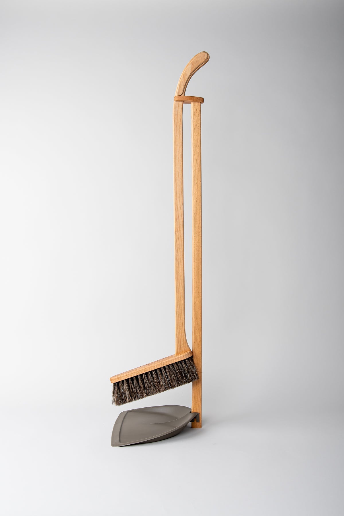 June Dust Pan and Brush Stand - Umber