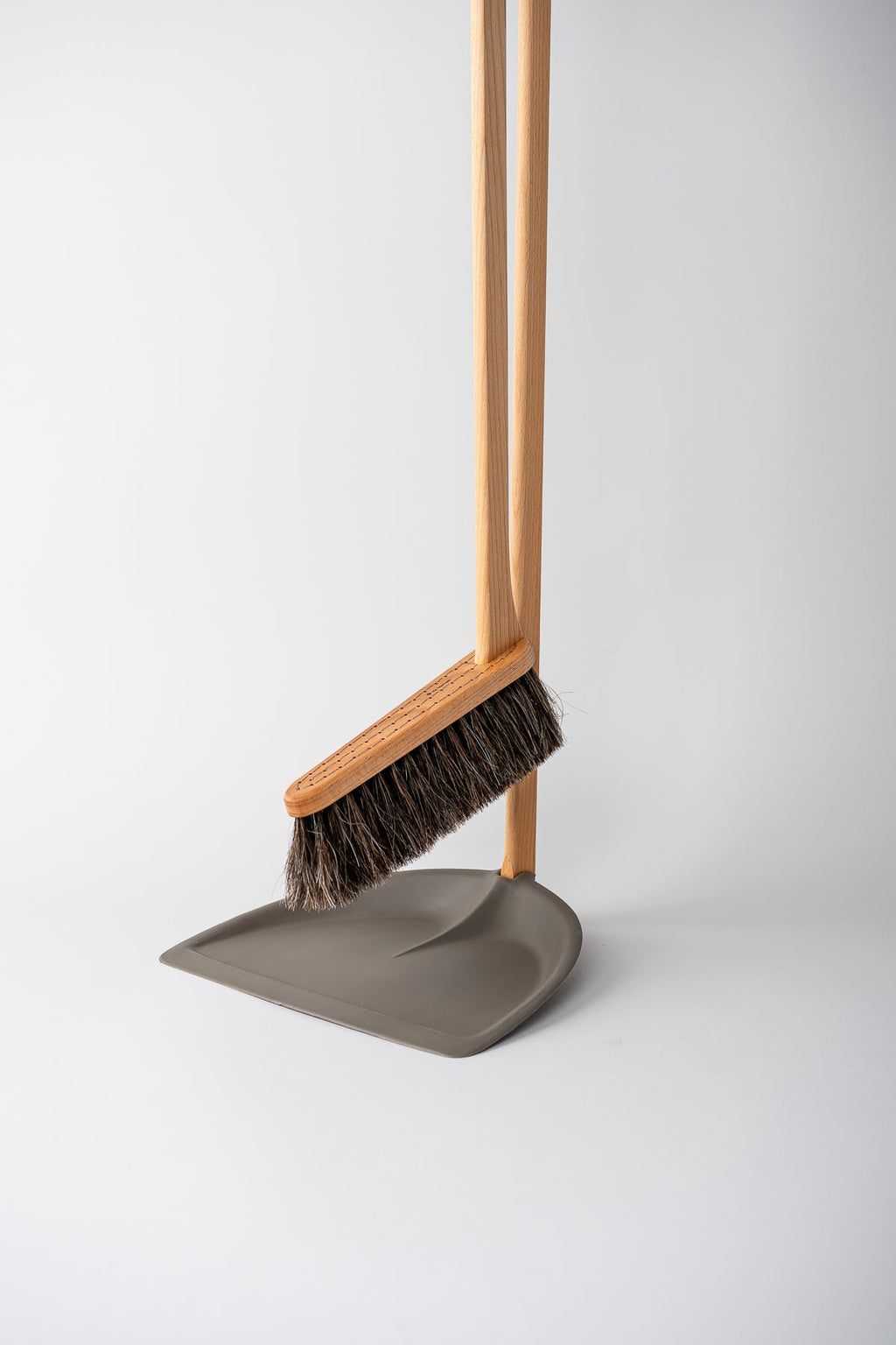 June Dust Pan and Brush Stand - Umber