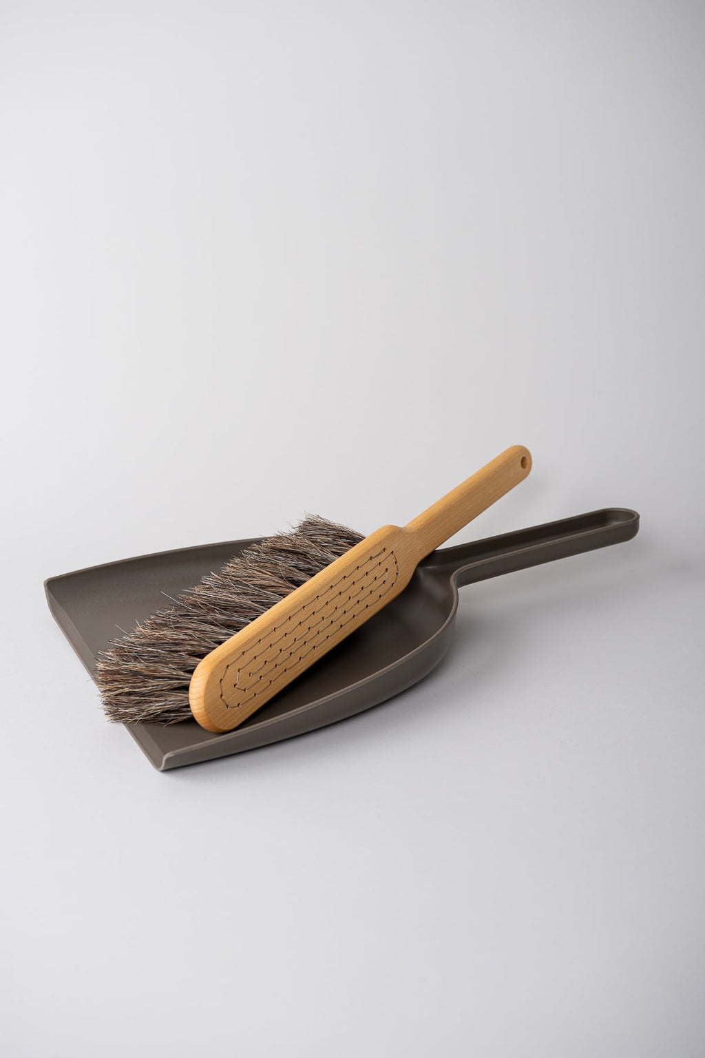 June Dust Pan and Brush Set - Umber