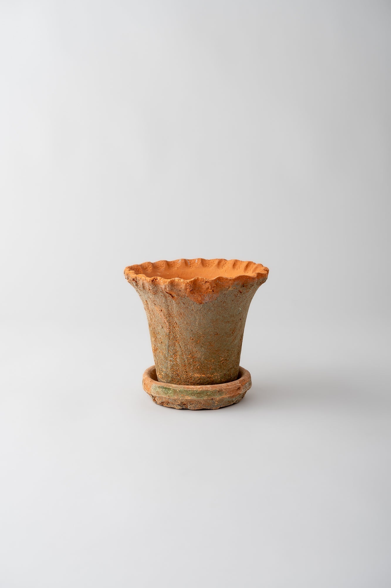 Frilled Redstone Garden Pot with Saucer - Small
