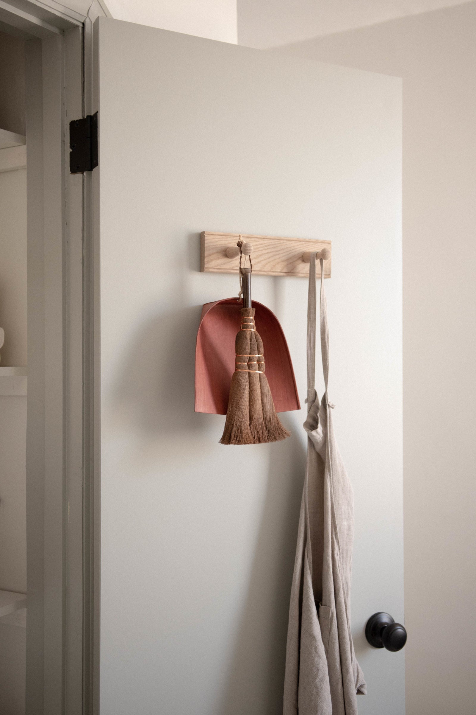 Oak Shaker Peg Rail