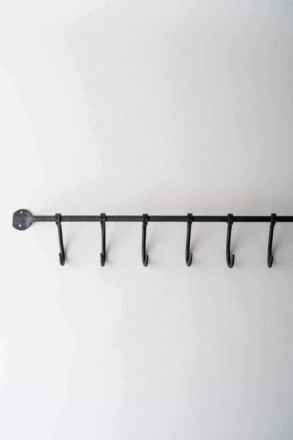 Loke Iron Rail with Hooks - Medium
