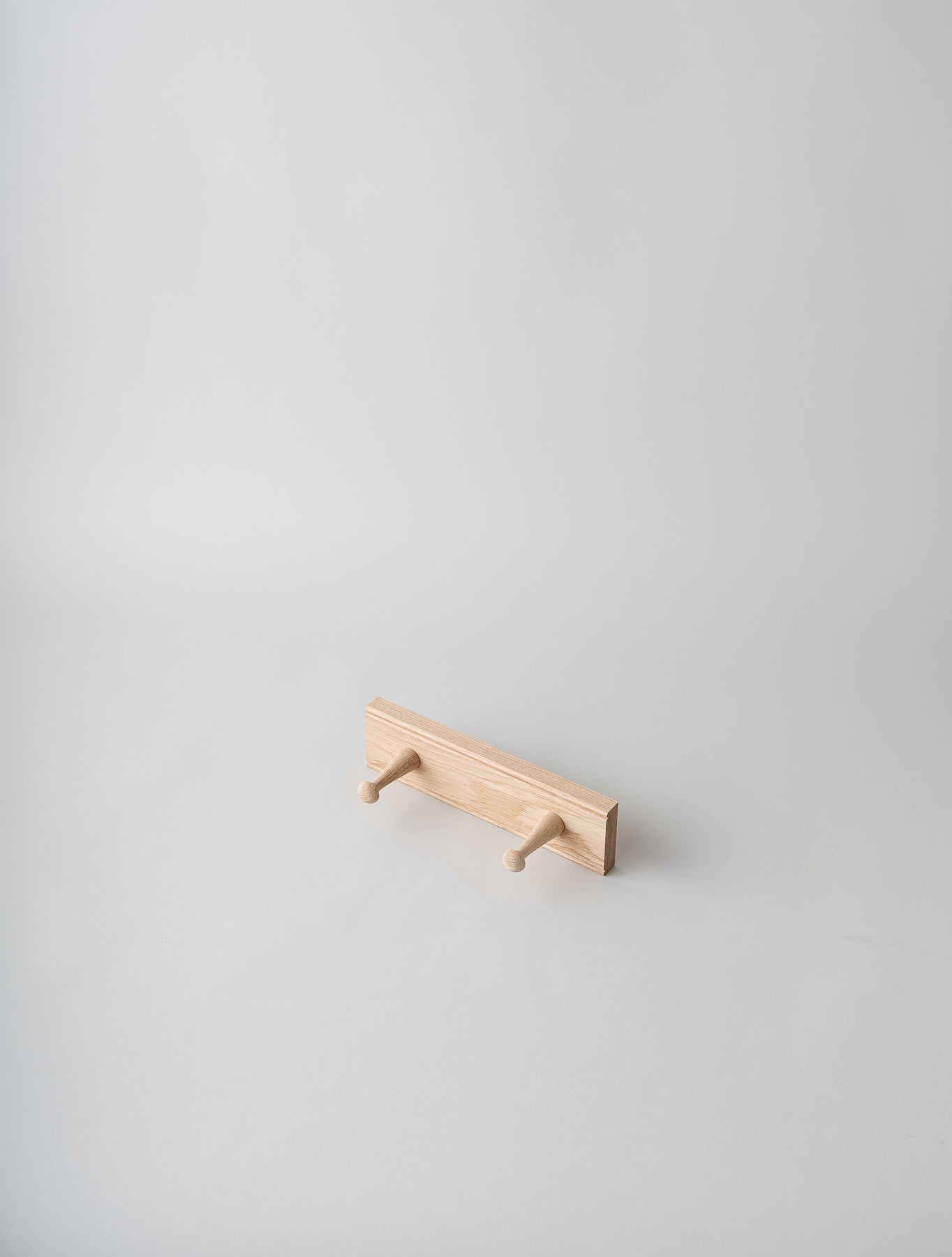 June Oak Shaker Peg Rail